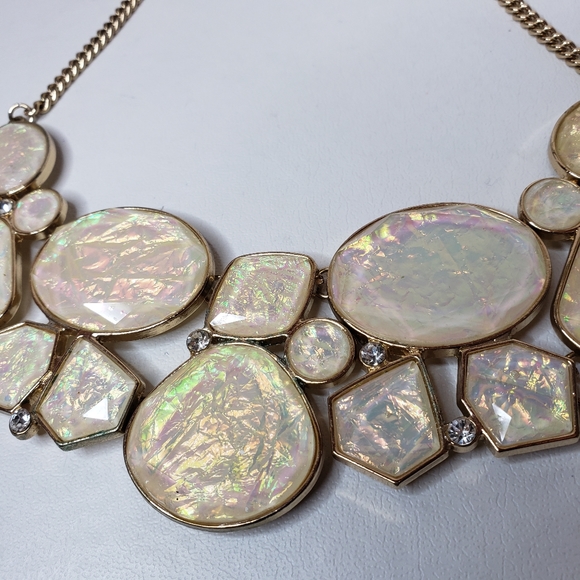 Claire's Bib Necklace Iridescent Ivory Gemstones Gold Tone Metal Shimmer - Picture 8 of 14